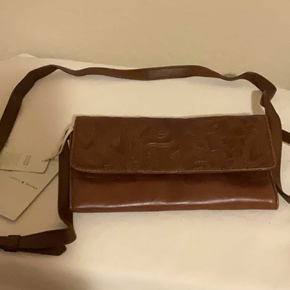 Lucky brand crossbody wallet.
New, still has tags.